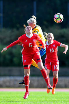 Rysslands Ekaterina Tyryshkina och Sveriges Caroline Seger