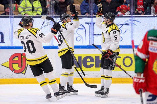 Brynäs Lukas Kilström jublar med lagkamrater