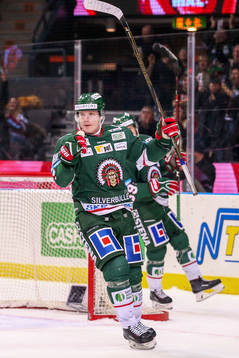 Frölundas Carl Grundström jublar