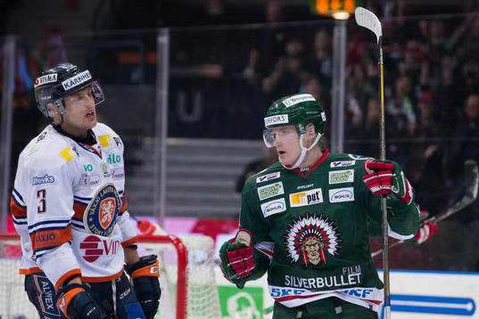 Frölundas Carl Grundström jublar