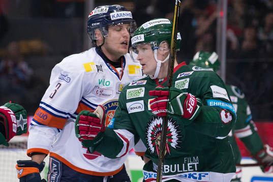 Frölundas Carl Grundström jublar