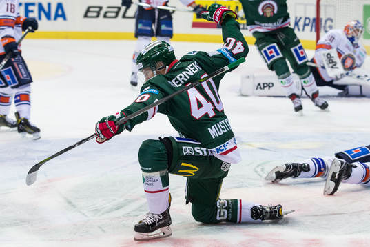 Frölundas Joel Mustonen jublar