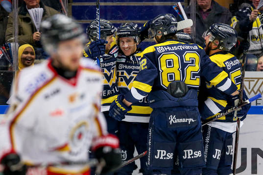 s Bill Sweatt jublar med lagkamrater