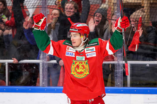 Moras Robin Johansson jublar