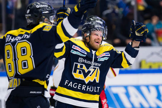 s Mattias Tedenby jublar