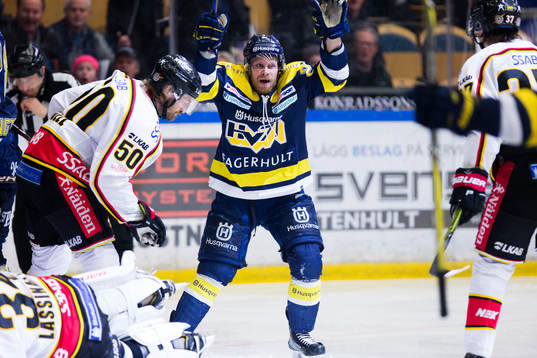s Mattias Tedenby jublar