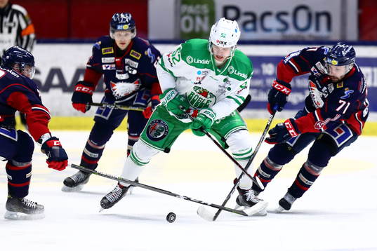 Rögles Lucas Elvenes och Linköpings Daniel Olsson Trkulja