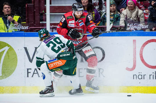 Färjestads Oskar Steen mot Malmö Redhawks Anton Mylläri