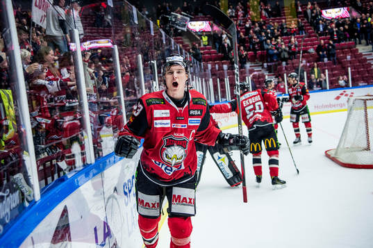 Malmö Redhawks Fredrik Händemark jublar