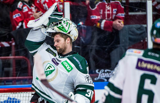 Färjestads målvakt Lars Haugen deppar