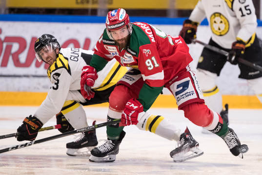 Moras Jacob Lagacé och Brynäs Ryan Gunderson  i