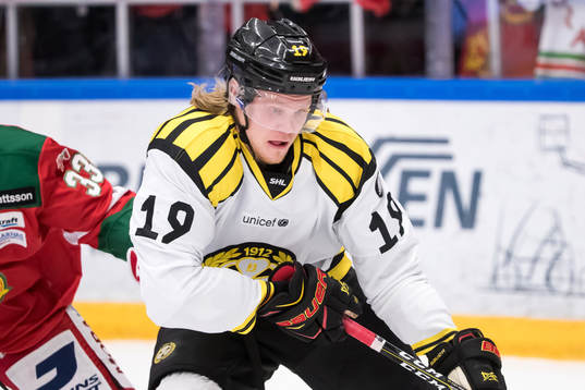 Brynäs Ludvig Nilsson  i ishockeymatchen i SHL mellan Mora