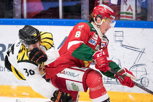 Brynäs Linus Ölund och Moras Robin Johansson  i