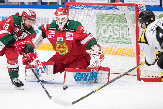 Moras Tomas Skogs och målvakt Christian Engstrand  i