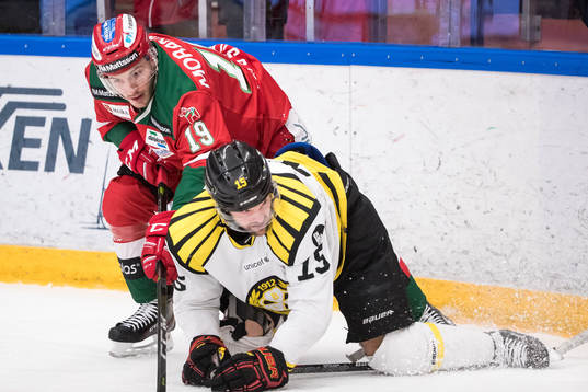 Moras John Persson och Brynäs Simon Bertilsson  i