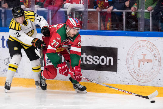 Brynäs Samuel Asklöf och Moras Keaton Ellerby  i