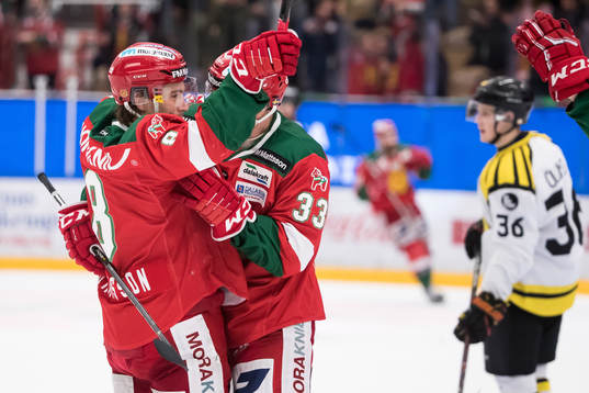 Moras Robin Johansson jublar