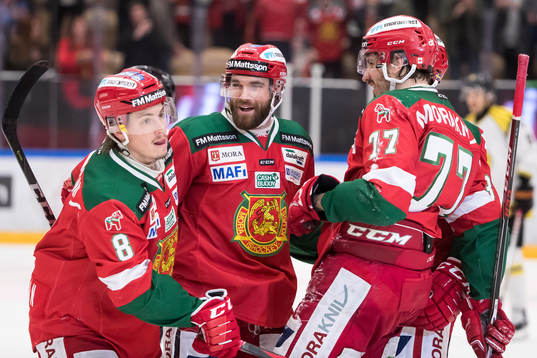 Moras Robin Johansson jublar