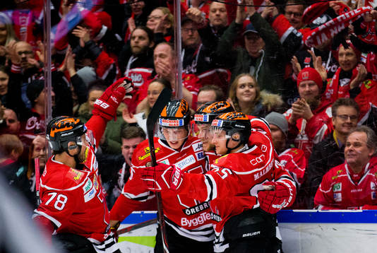 Örebros Tom Wandell gör 1-0 och jublar
