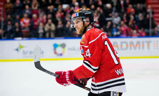 Örebros Tom Wandell gör 1-0 och jublar