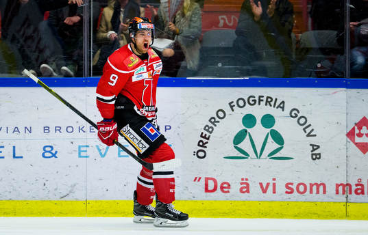 Örebros Tylor Spink gör 3-0 och jublar