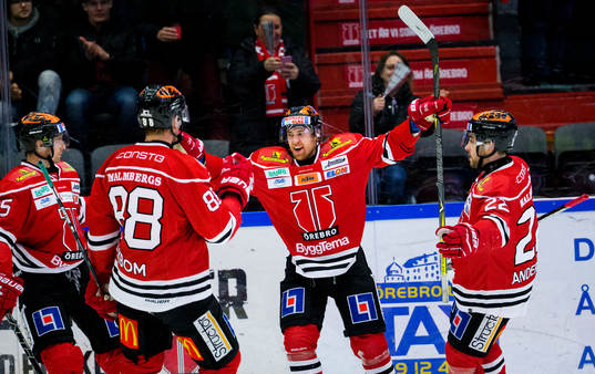 Örebros Tylor Spink gör 3-0 och jublar