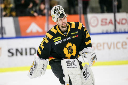 Skellefteås målvakt Joni Ortio jublar