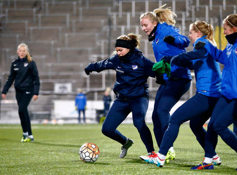 Träning med IFK Norrköping DFK på Östgötaporten
