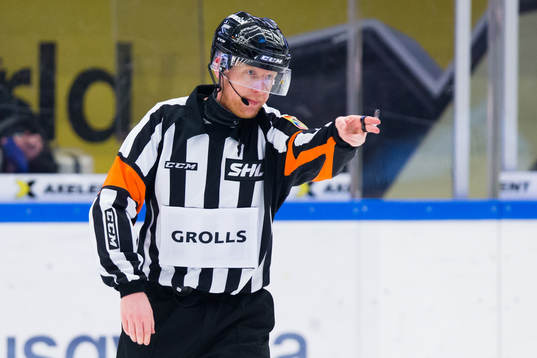 Domare Pehr Claesson dömmer mål