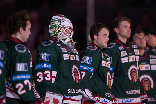 Frölundas målvakt Johan Mattsson på line up innan