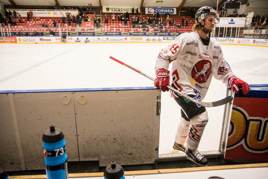 Vita Hästens Erik Flood deppar