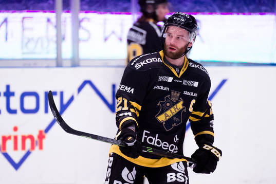 s Christian Sandberg före ishockeymatchen i
