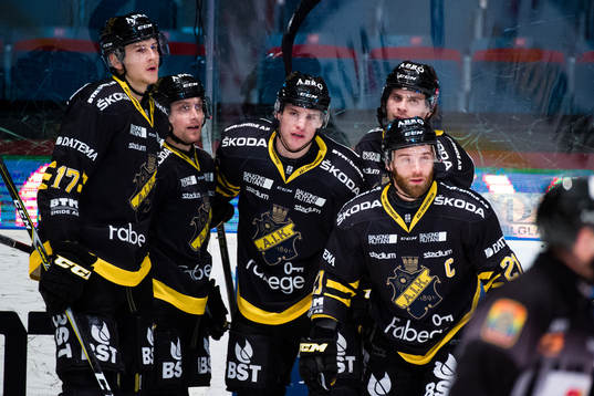 s Simon Fernholm, Jens Jakobs och Christian Sandberg jublar