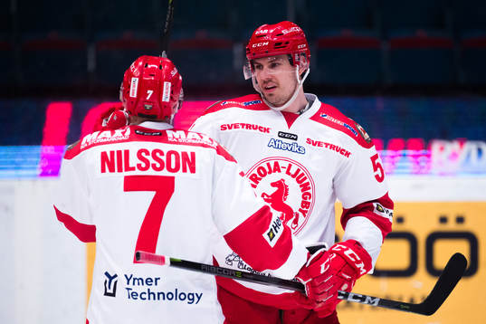 Trojas Simon Fredriksson jublar