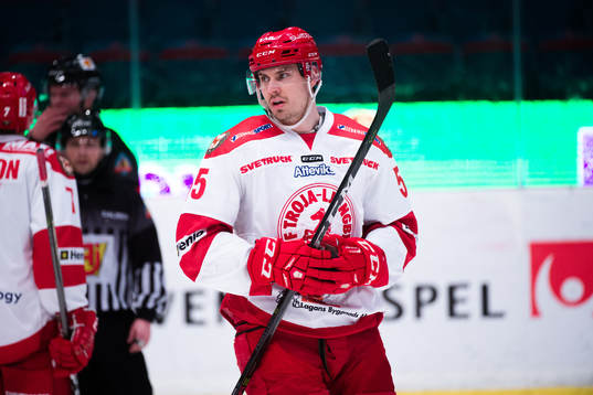 Trojas Simon Fredriksson deppar