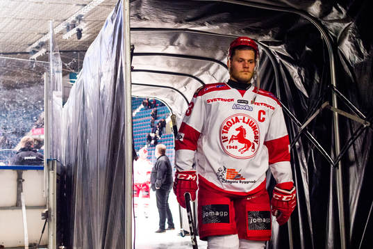 Trojas Daniel Karlsson deppar