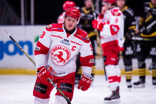 Trojas Daniel Karlsson deppar
