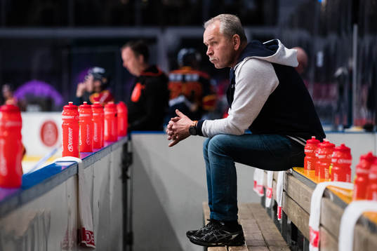 s materialförvaltare Dennis Oldén