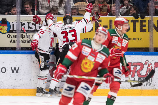 Örebros Daniel Viksten och Christopher Mastomäki jublar