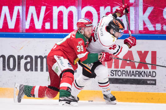 Moras Jacob Nilsson och Örebros Johan Wiklander  i