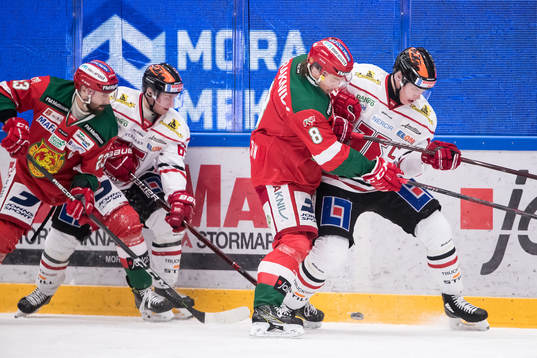 Moras Tomas Skogs och Moras Robin Johansson och Örebros