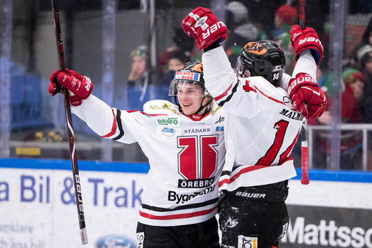 Örebros Sakari Manninen jublar