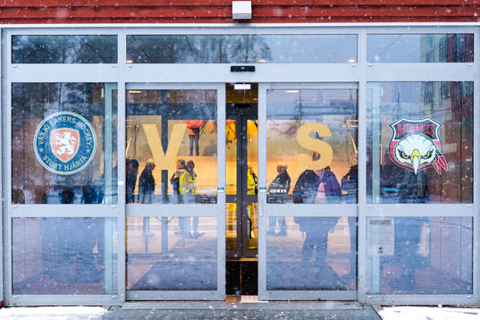 Huvudentré till Vida arena före ishockeymatchen i SHL