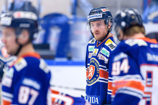 Växjös Erik Josefsson värmningen före
