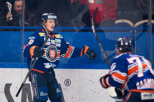 Växjös Elias Pettersson jublar