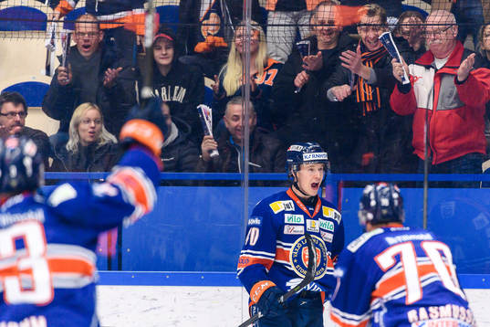 Växjös Elias Pettersson jublar
