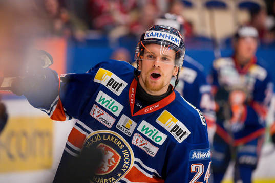 Växjös Brendan Shinnimin jublar