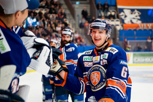 Växjös Linus Högberg jublar