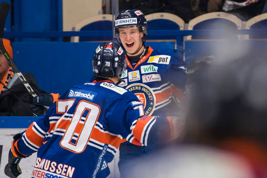 Växjös Elias Pettersson jublar
