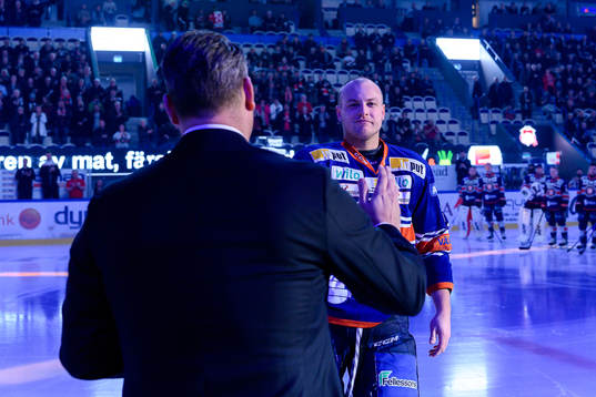Växjös Oliver Bohm uppmärksammas för 300 SHL matcher